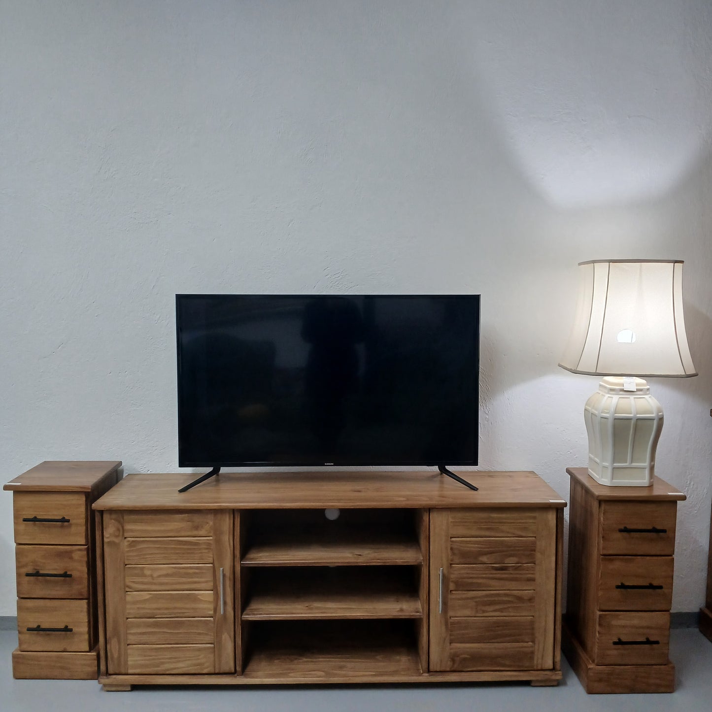 1,6 Pine Rustic finished plasma TV stand