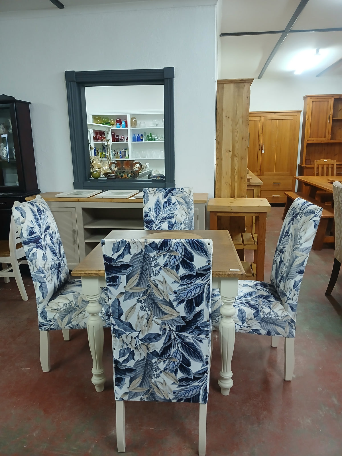 90x90 Dining table & Upholstered Chairs