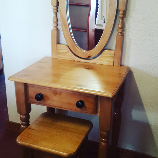 1 Drawer Oval mirror dressing table