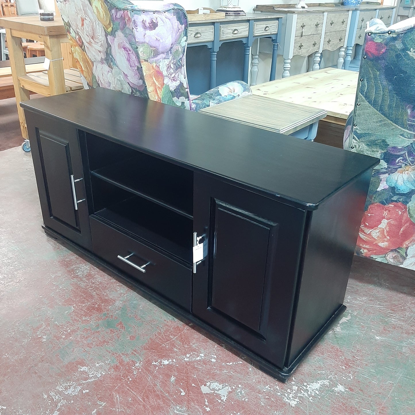 1,4 Pine stained mahogany plasma TV stand