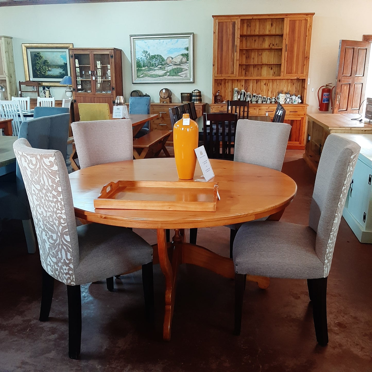 1,5 round dining table 2