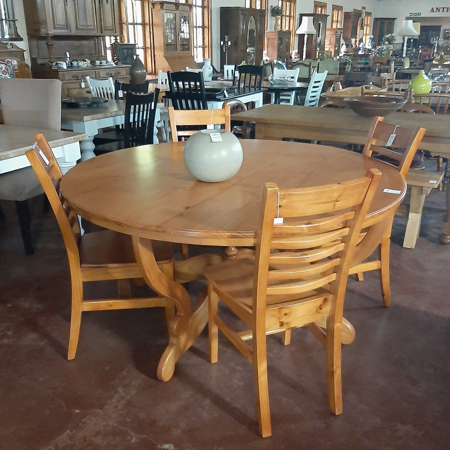 1,5 round dining table