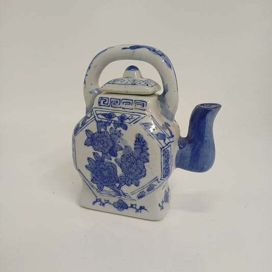 Teapot with a top mounted handle