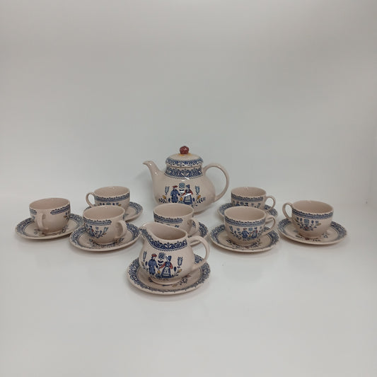 Tea set of 17