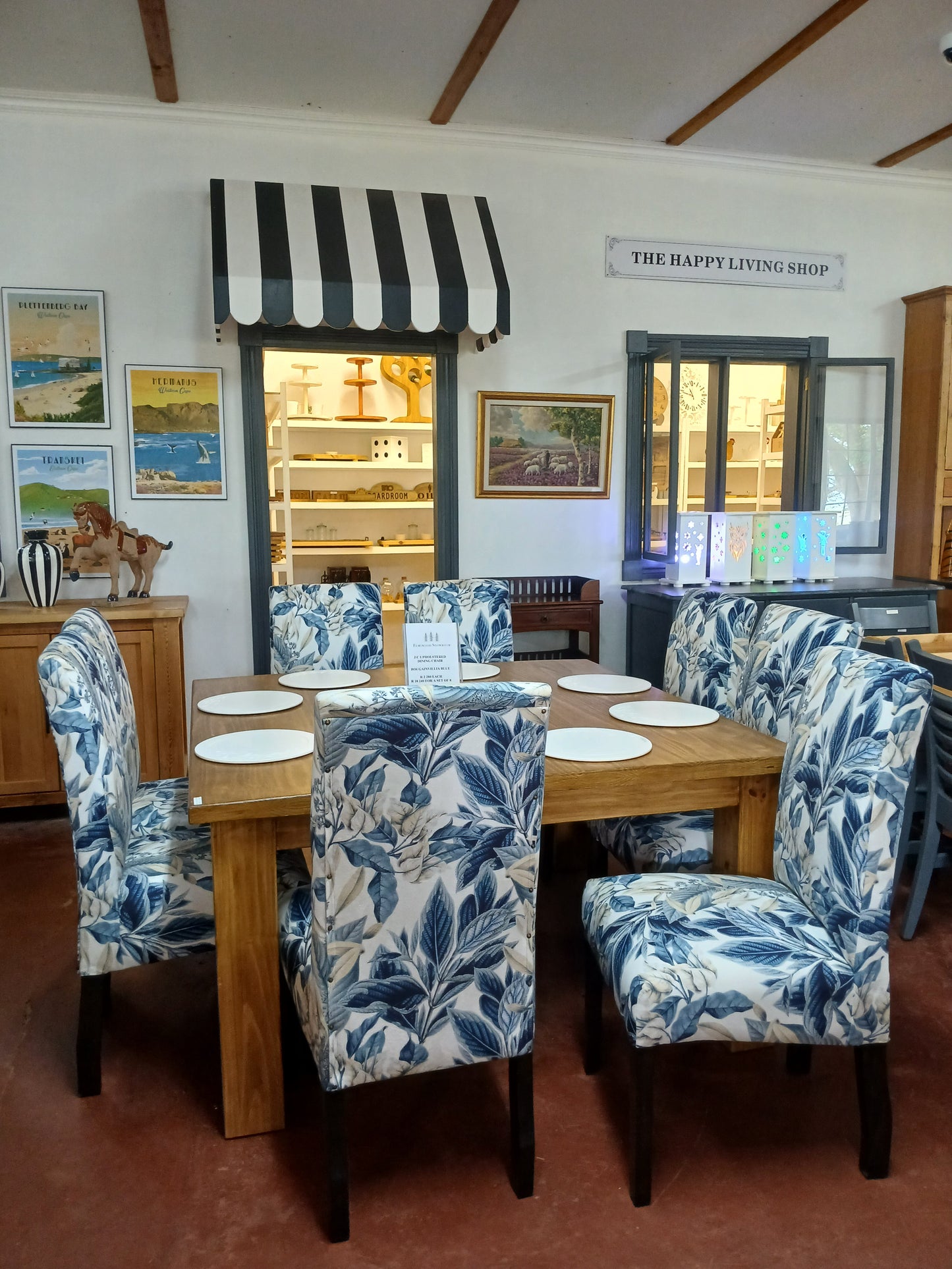 Rustic 1,5x1,5 dining table with Upholstered chairs.