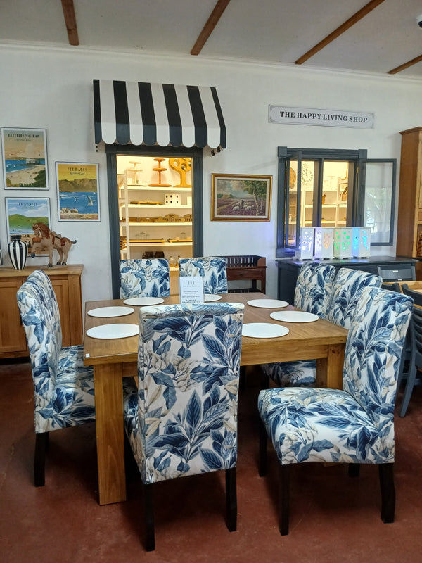 Rustic 1,5x1,5 dining table with Upholstered chairs.