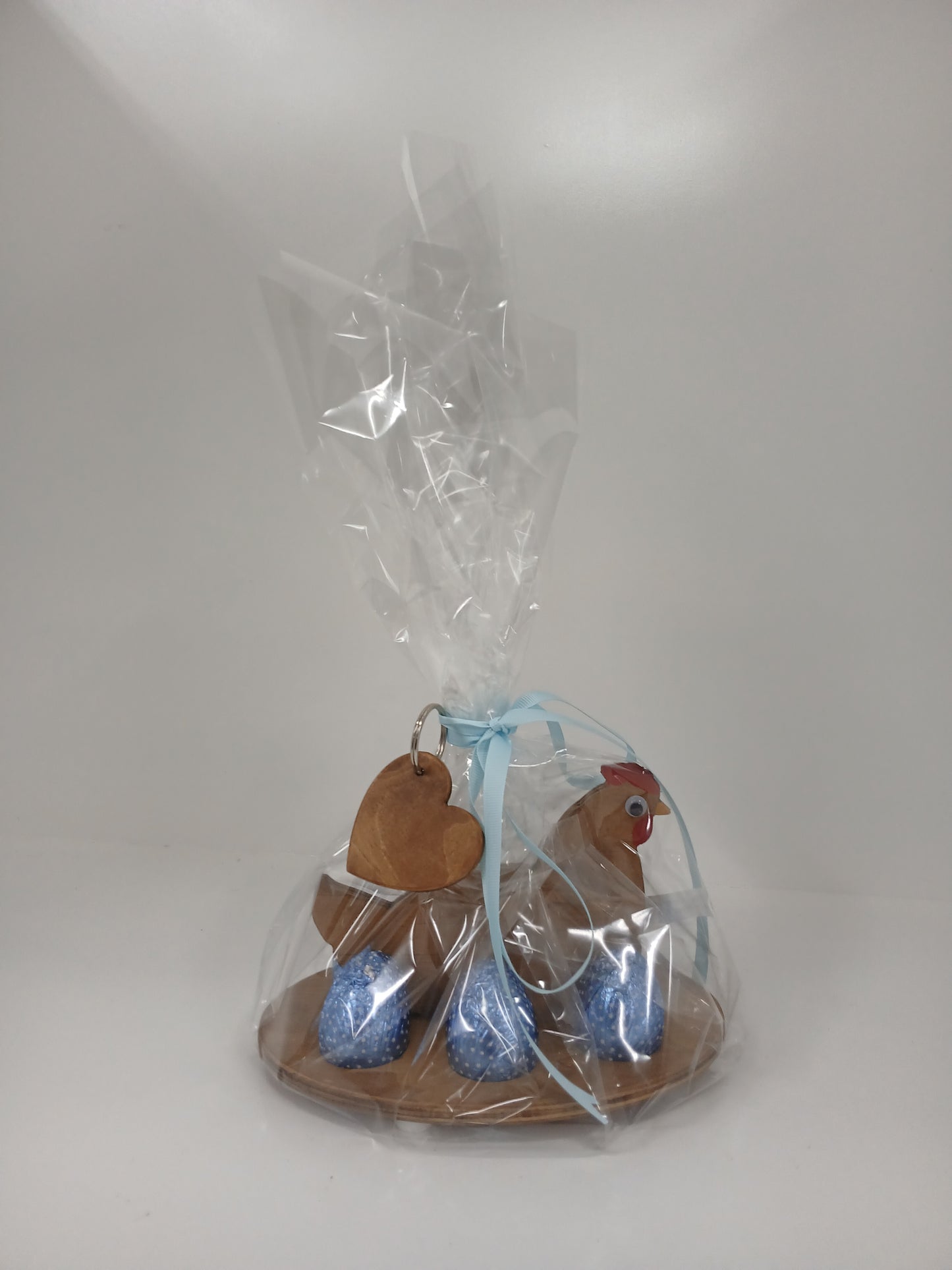 6 Eggs Wooden Holder with a Key ring and 6 chocolate eggs