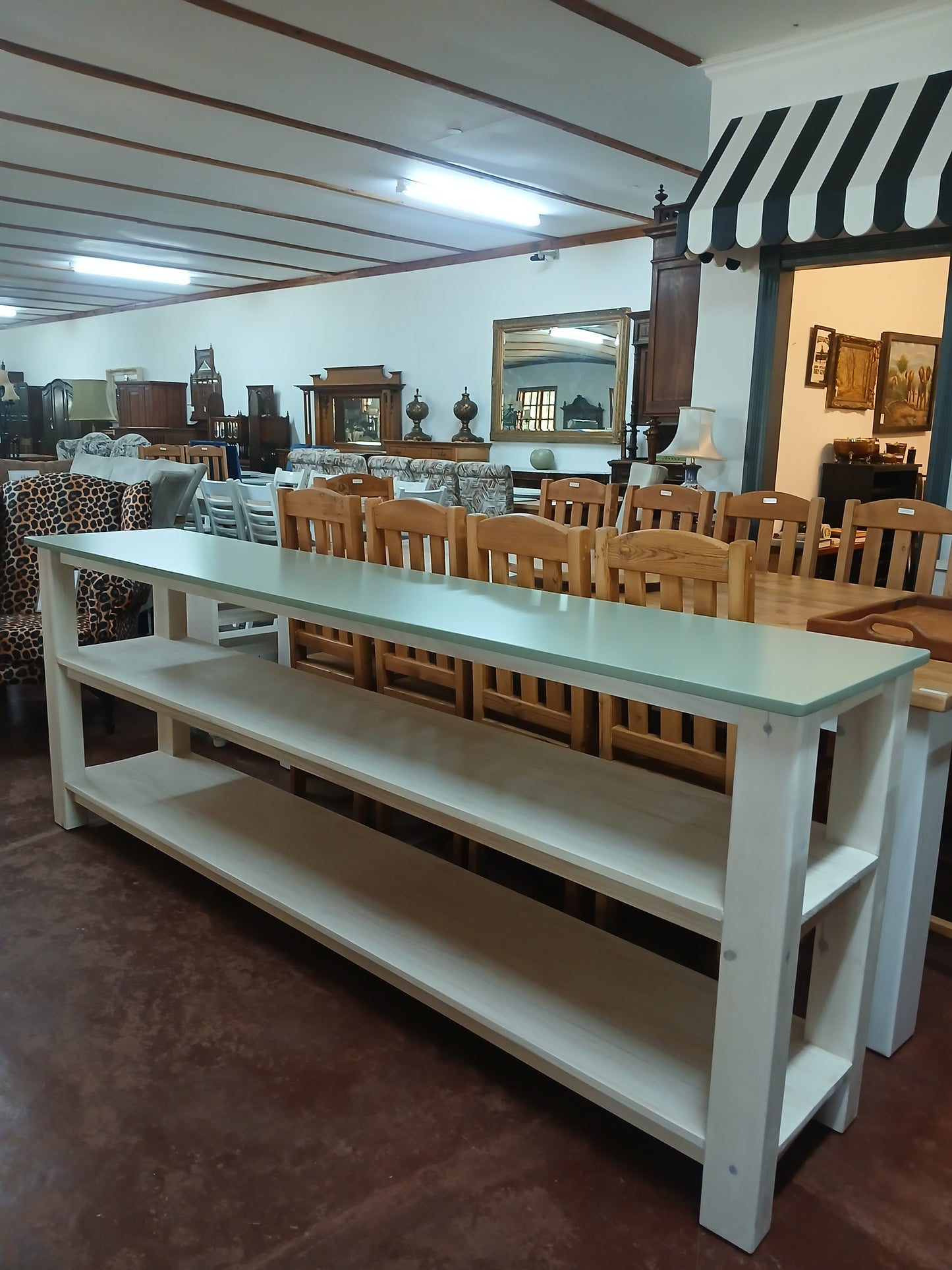 2,5 Server with a Ceasar Stone Top