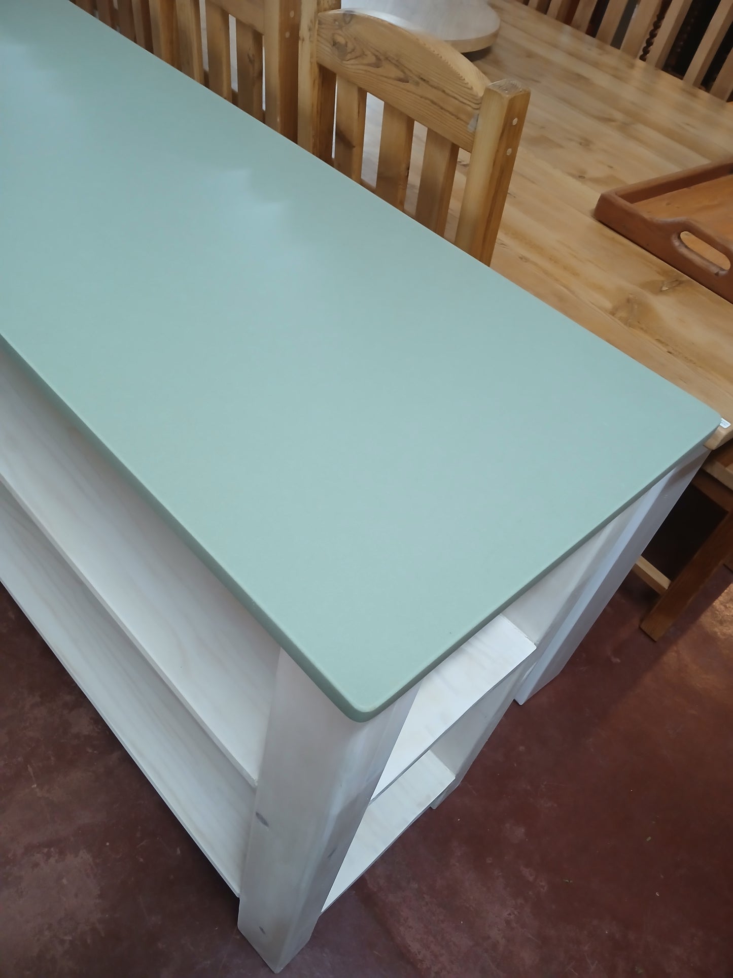 2,5 Server with a Ceasar Stone Top