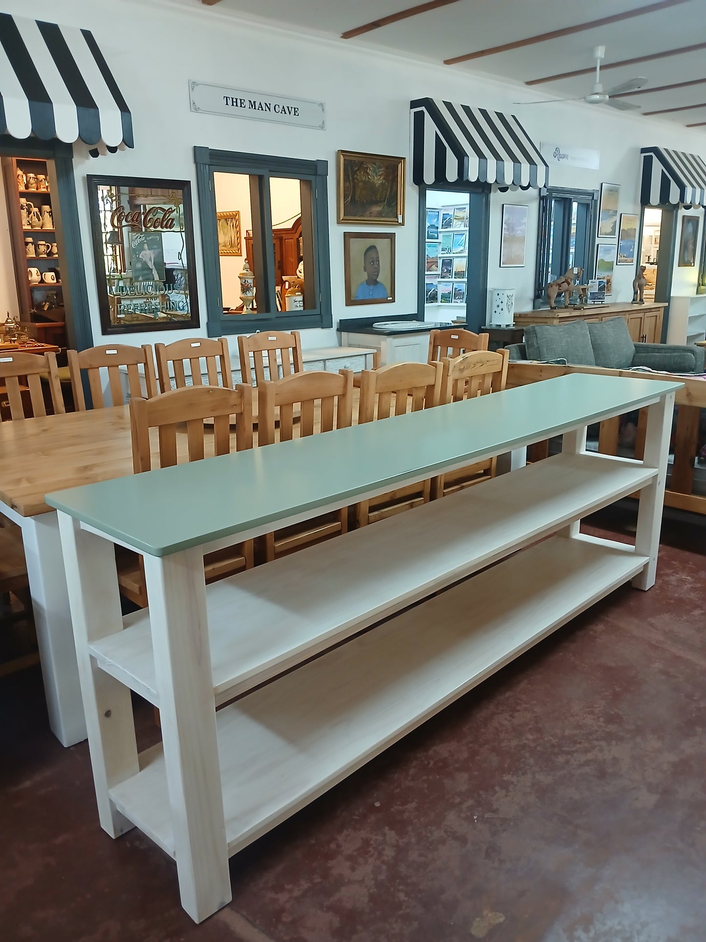 2,5 Server with a Ceasar Stone Top