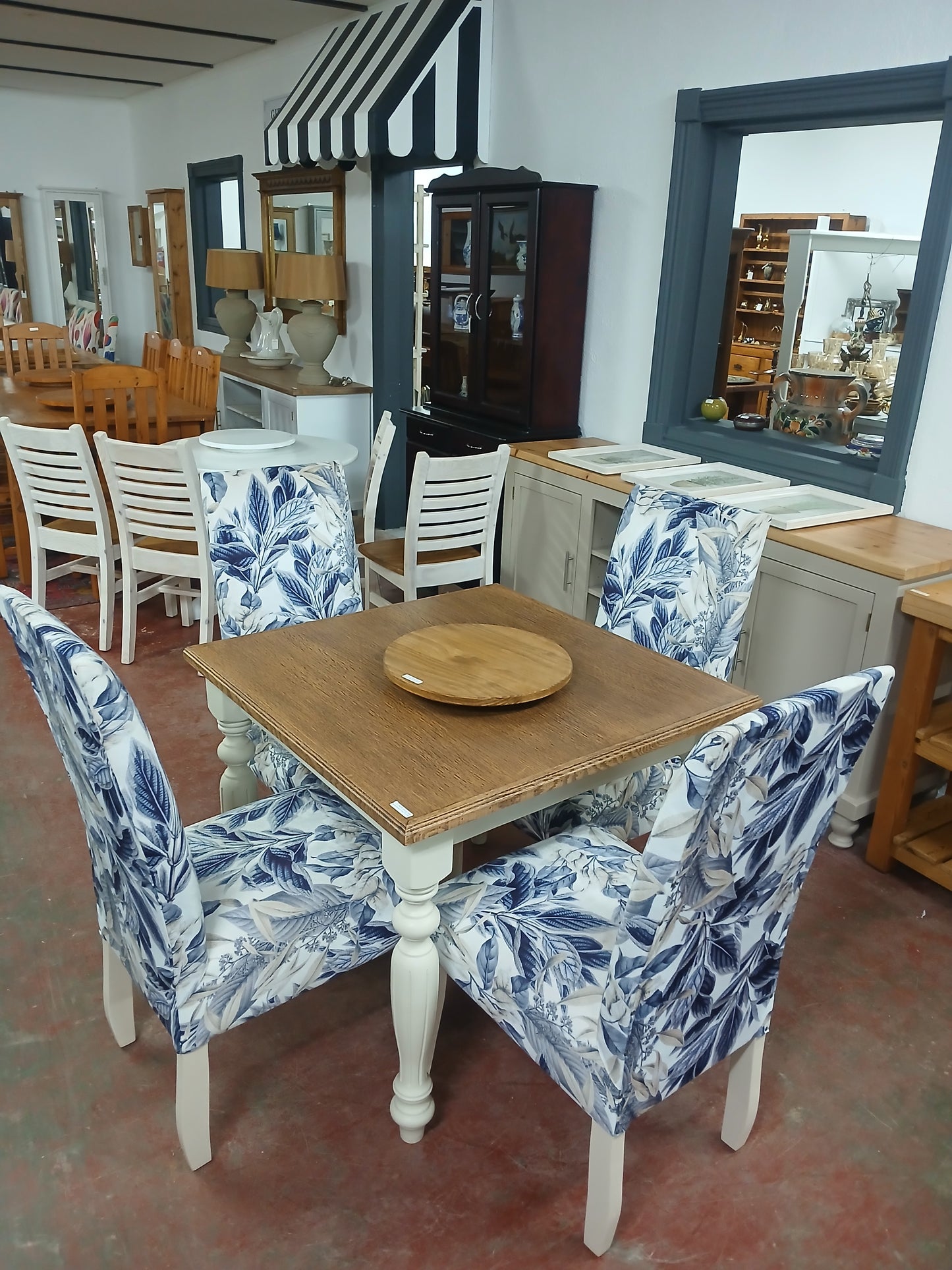 90x90 Dining table & Upholstered Chairs