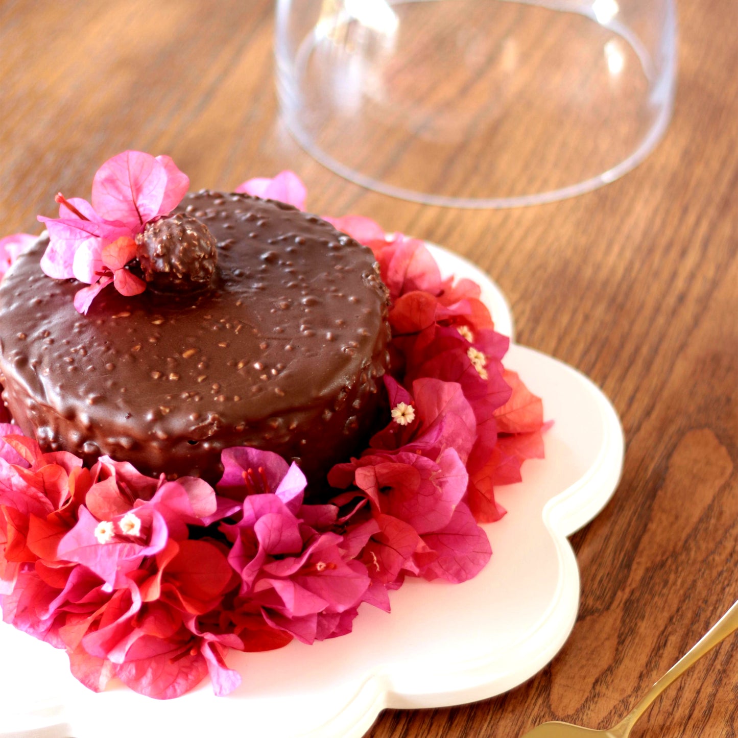 Revolving Cake Board with glass dome