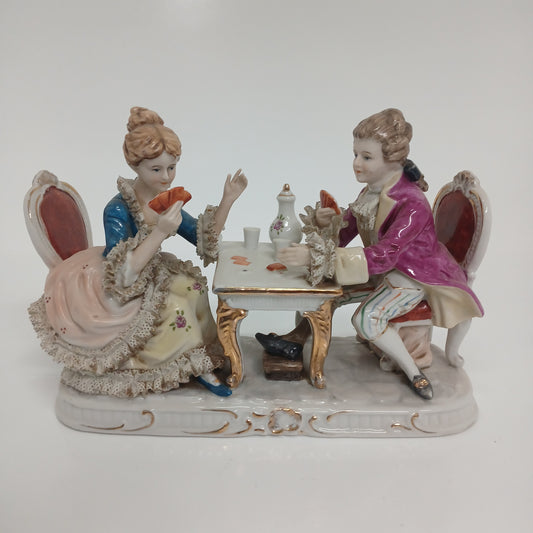A couple playing cards Capodimonte figurine