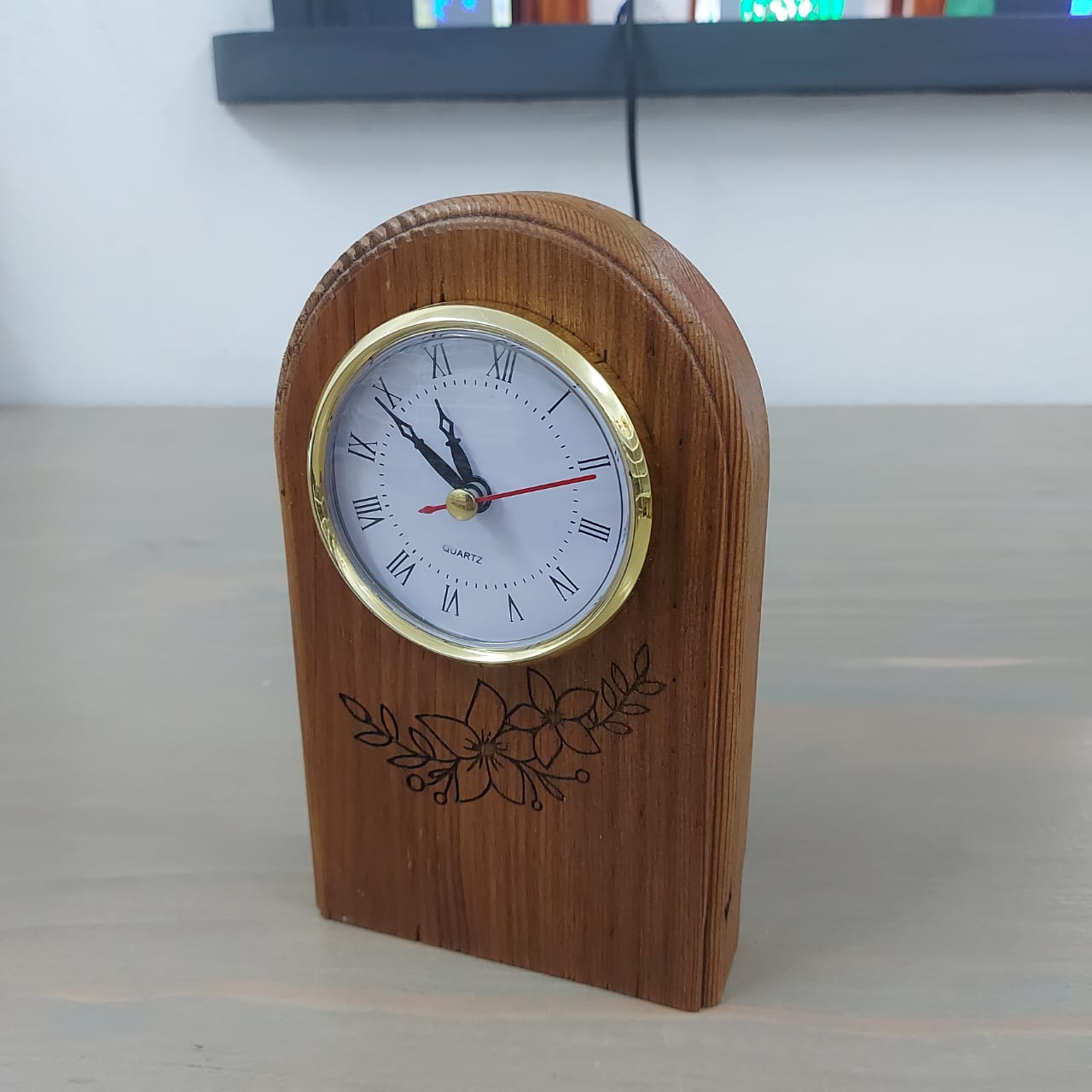 Oregon pine desk clock