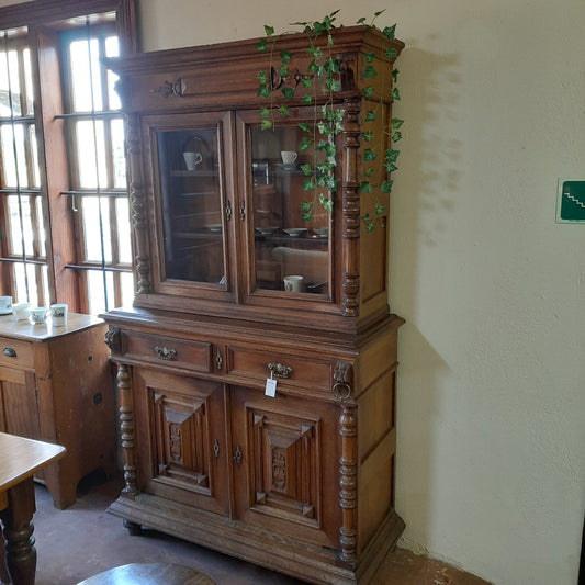 Glass door dresser