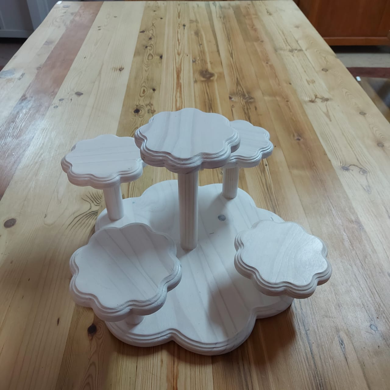 White wash 5 Daisy flower stand