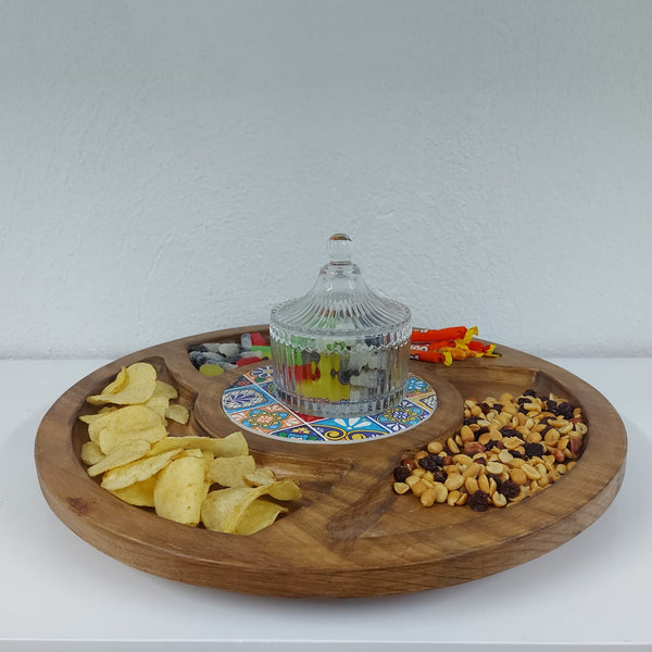 Round snack board with tile