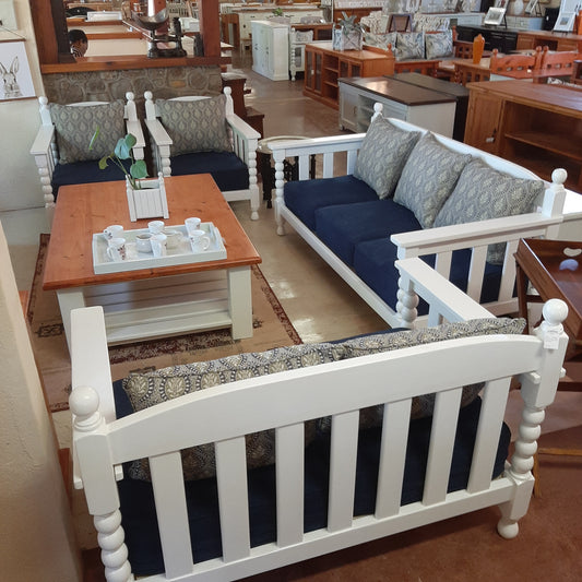 Lounge suite in white