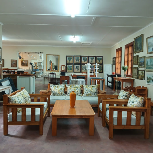 Old Oregon Morris lounge suite