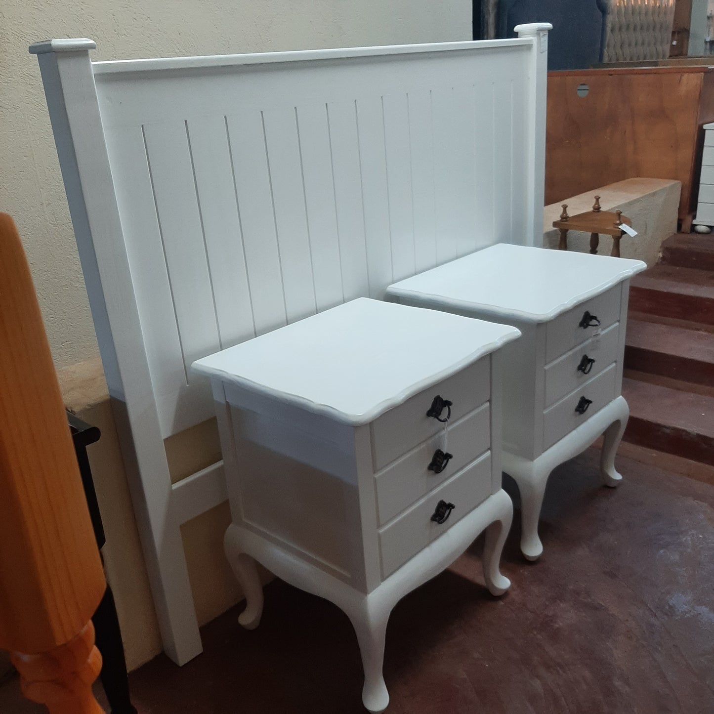 Queen Nelson headboard & pedestals