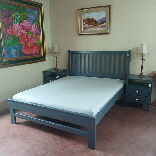 Queen slatted dark grey painted bed & pedestals
