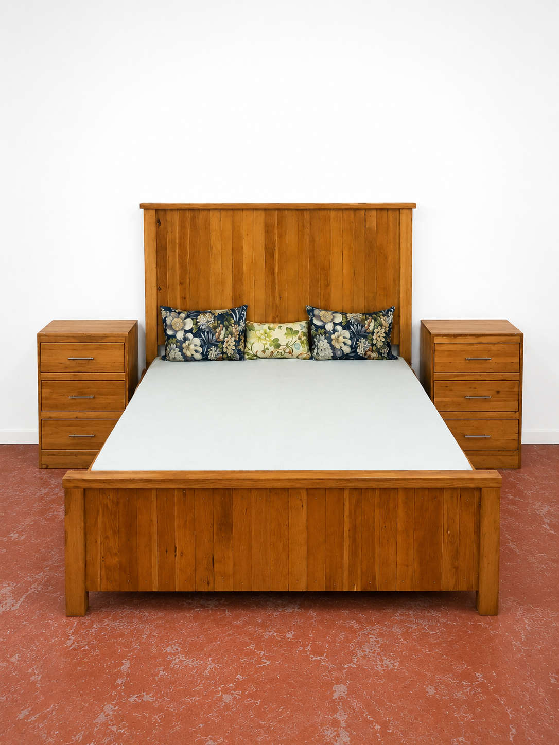 Old Oregon Pine Queen Bed