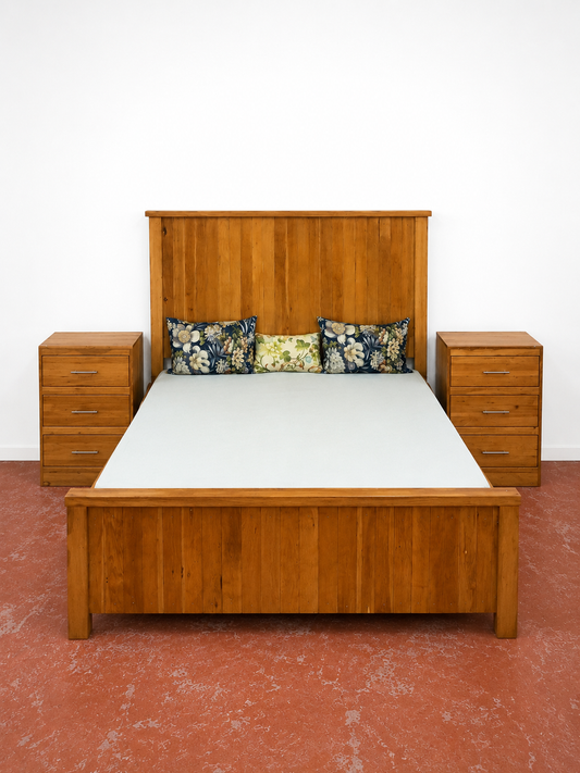 Old Oregon Pine Queen Bed